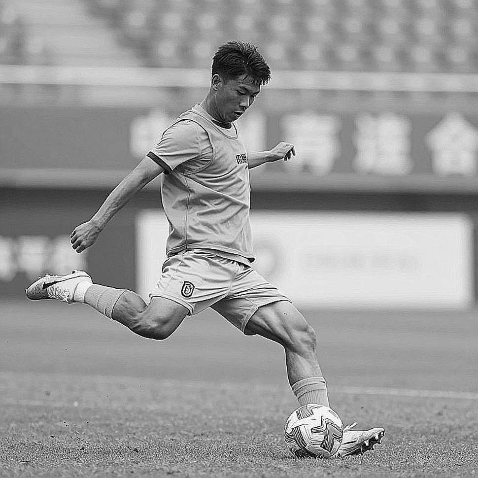 Phút thứ 10 và khoảng trống không ai đứng: Việt Nam – Thái Lan ở ASEAN Cup 2026