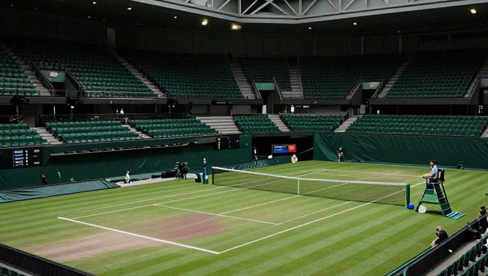Wuhan 2026: Swiatek bỏ hai điểm set rồi gục vì đùi trái, Chwalinska và Kartal tranh chức vô địch WTA 1000