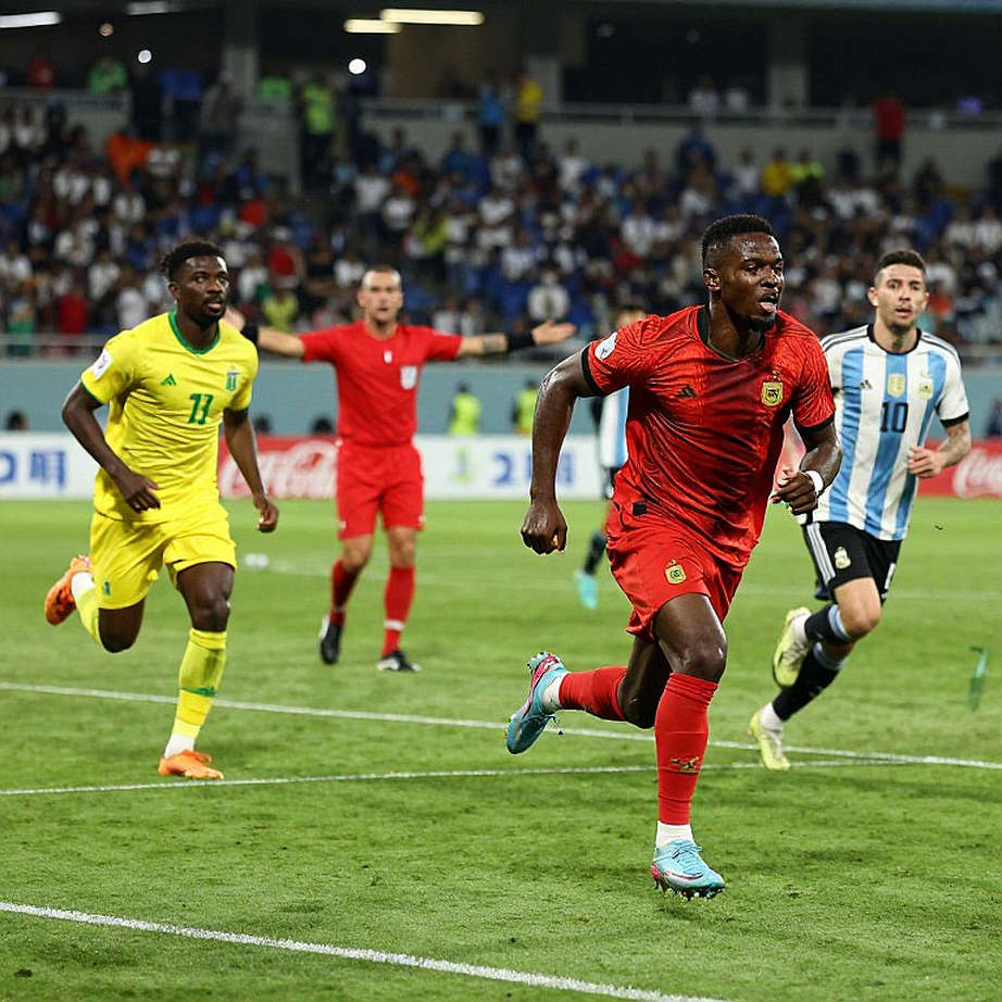 Việt Nam vào tứ kết Asian Games sau trận thua 0-2: khi kế hoạch thận trọng hết hạn ở phút thứ năm