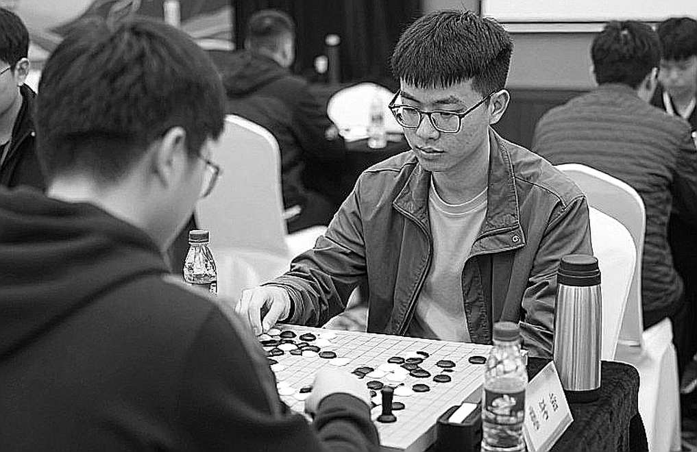 Atyrau Masters và cỗ máy bán tin: Khi cờ vua tự biến mình thành tờ rơi